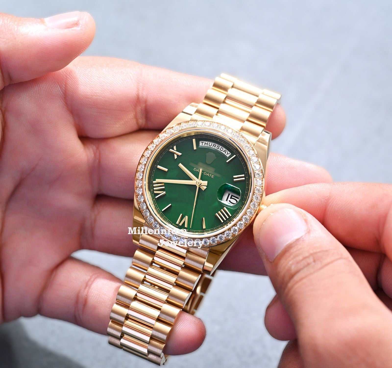 Graceful Plain Green Dial Watch Automatic For Men Second
