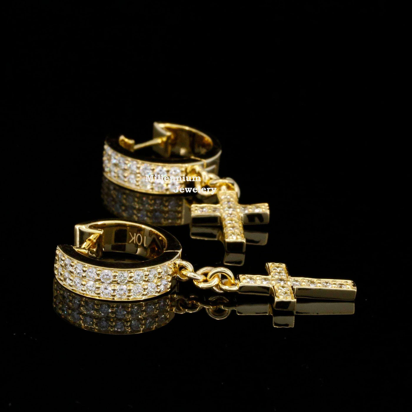 Stylish Religious Huggie Hoop Moissanite Diamond For Unisex Earring With Gold