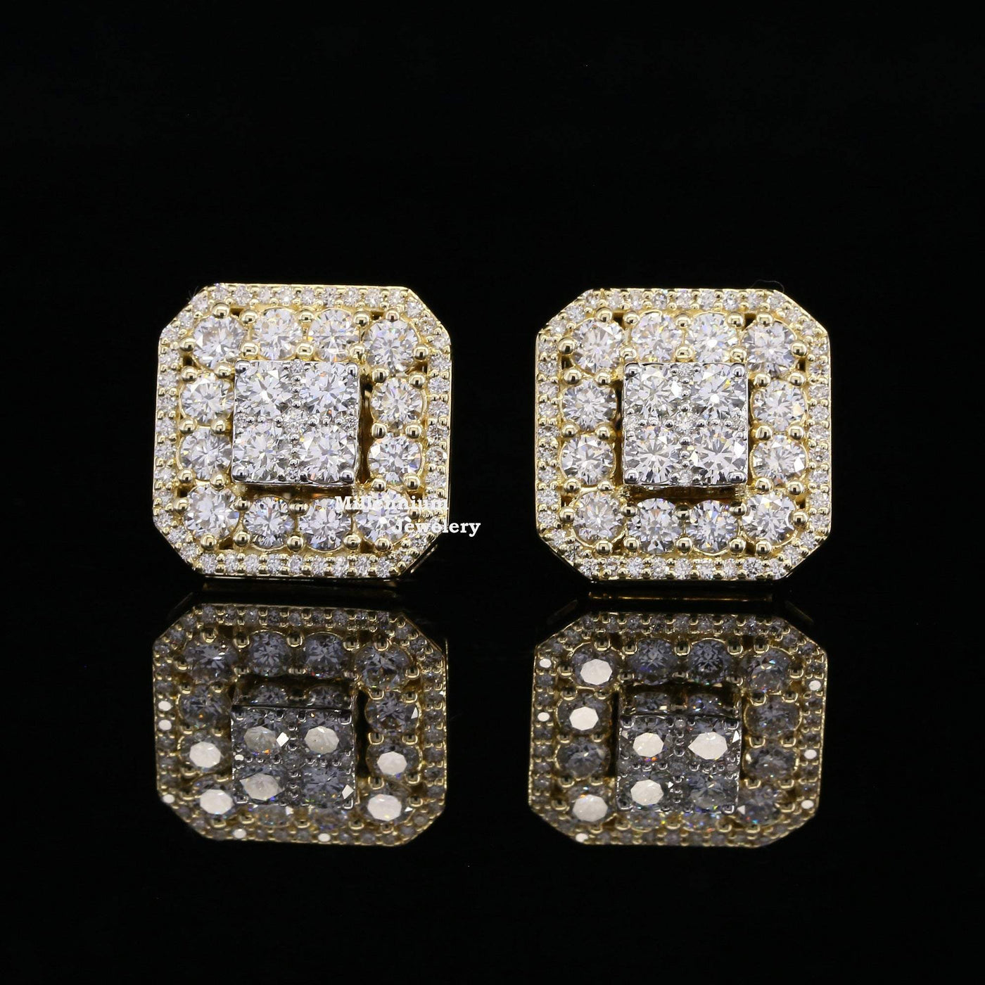 Fashionable Round Cut Screw Back Moissanite Diamond Earring Gold First