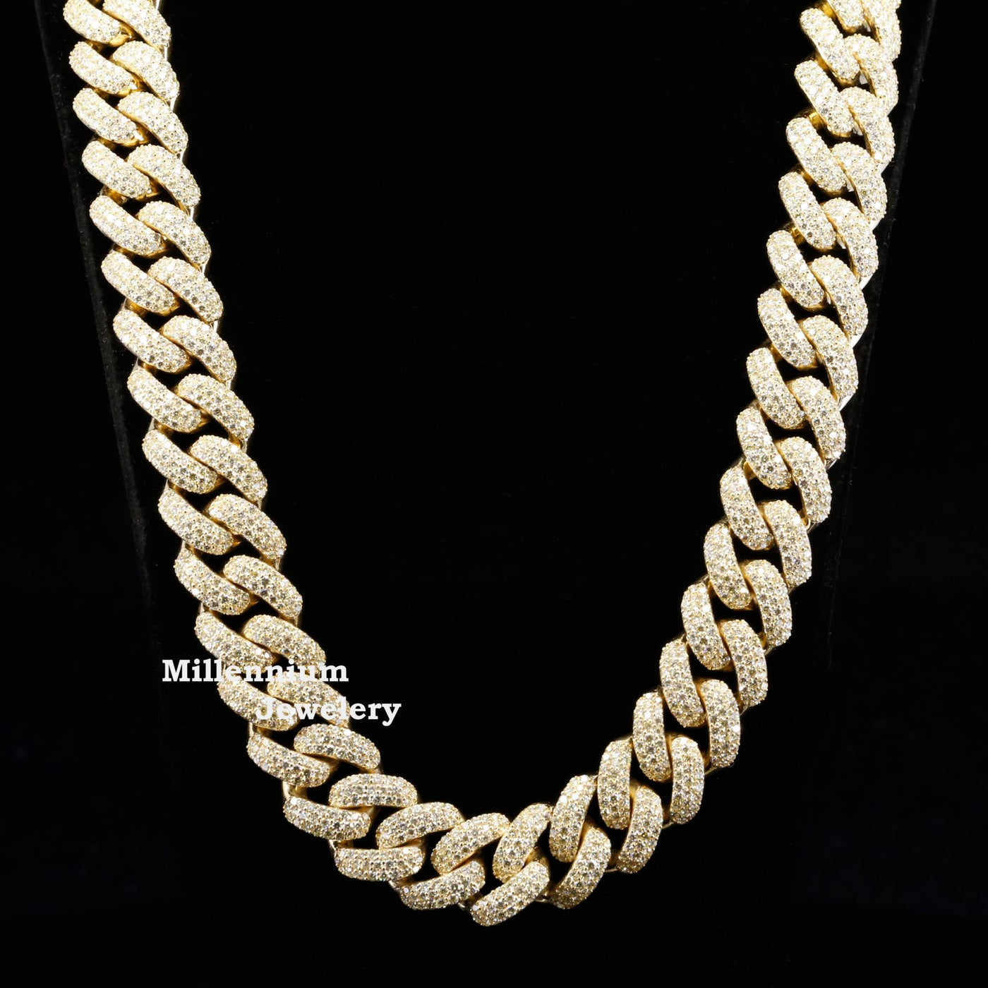 Gold Elegant Mens Cuban Link Chain Studded With Moissanite Diamond With Gold