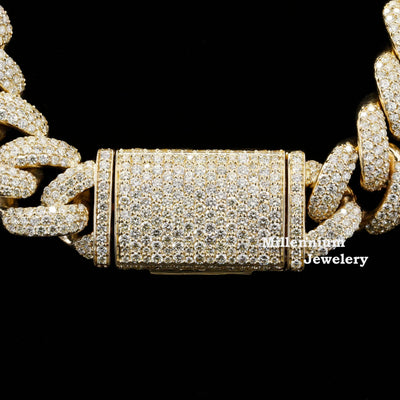 Gold Elegant Mens Cuban Link Chain Studded With Moissanite Diamond With Lock